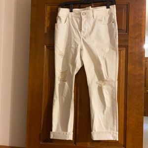 White boyfriend jeans